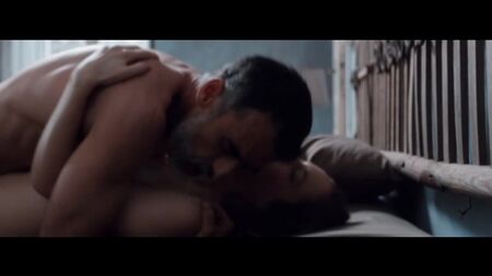Lucia Mascino, Valentina Belle desnudas - Amores que no saben estar en el mundo (2017)