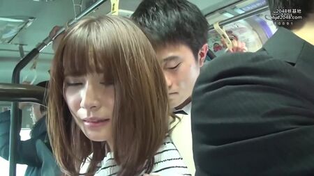 Sexo japonés en el autobús: lo que soñaba una joven asiática
