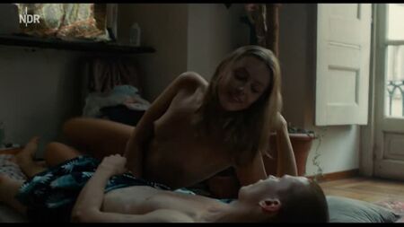 Frida Gustavsson Nude - Tigers (2020) HD 1080p Ver en línea