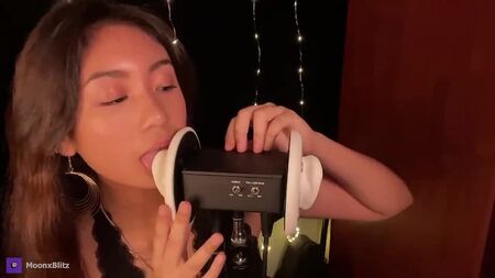 [Moon Blitz ASMR] ASMR ~ Lametones en la oreja | Sonidos bucales intensos y estimulantes