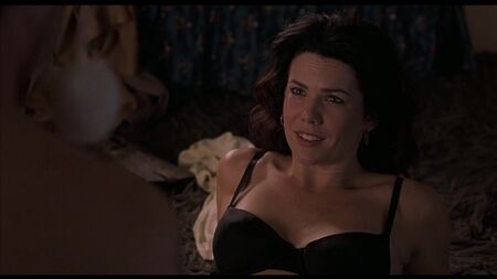 Lauren Graham sexy, Lisa Ross desnuda - Bad Santa (2003) 1080p