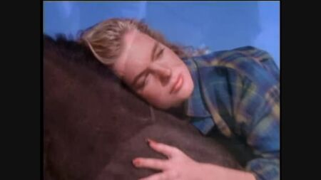 Erika Eleniak, «Los vigilantes de la playa»