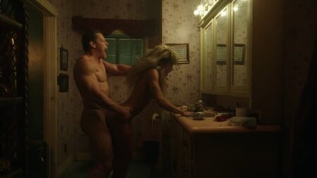 Crystal Mudry, Alison Araya desnudas - Peacemaker, temporada 1, episodios 1 y 2 (2022) en HD 1080p. Ver online