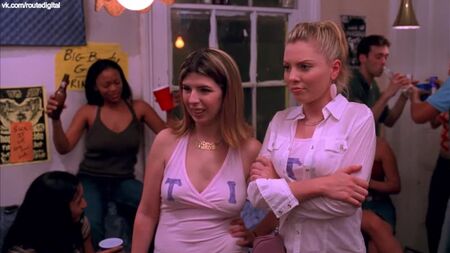 Kaitlin Doubleday, Heather Matarazzo, etc. Desnudas - Orientación para estudiantes de primer año (2004) HD 1080p Ver online