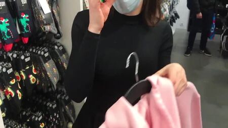 Sexo en el probador con un dependiente