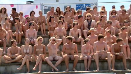 Desnuda en el festival 720p