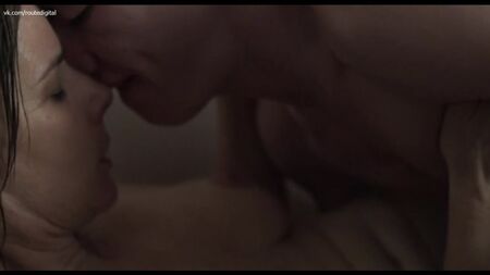 Rachel Griffiths desnuda - Mammal (2016) + cámara lenta. Ver en línea / Rachel Griffiths - Mammal