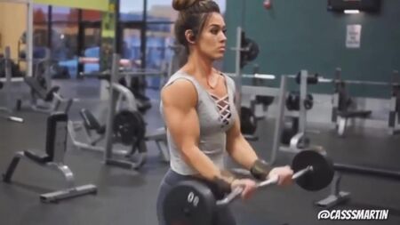 FemaleFitnessReset - Entrenamiento de Cassandra Martin, la chica musculosa