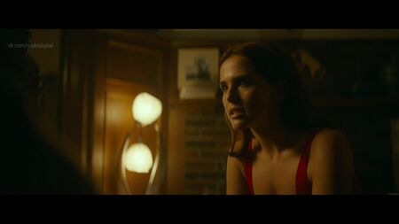 Zoey Deutch - «Buffaloed» (2019) HD 1080p ¿Desnuda? ¡Qué sexy! Ver online / Zoey Deutch - «Buffaloed»