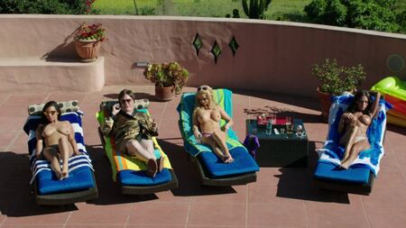 Aria London, Heather Paige Cohn, Mindy Robinson desnudas - Road Hard (2015)