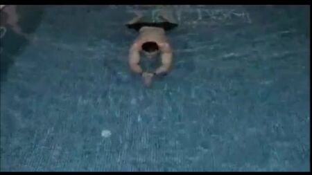 Kerem Bürsin y Melis Bürsin - The Swimmer (2012)