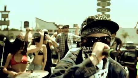Hollywood Undead - Everywhere I Go (Sin censura) HD