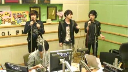 120514 EXO-K en 89.1 KBS Cool FM con Hong Jin Kyung [Completo]