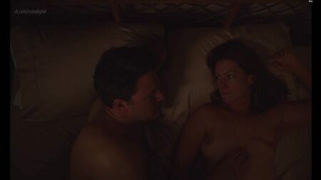 Anne Hathaway desnuda - Lo último que él quería (2020) 1080p Ver online / Anne Hathaway - Lo último que él quería
