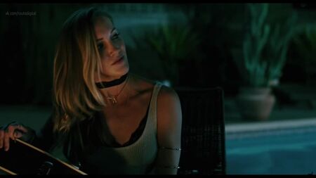 ¿Debby Ryan y Katie Cassidy en «Cover Versions» (2018): ¿desnudas? ¡Qué sexys! Ver online
