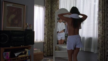 Demi Moore desnuda - Striptease (EE. UU., 1996) 1080p Ver online