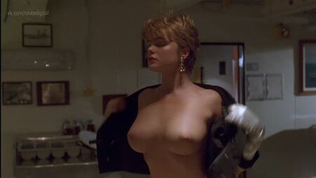 Erika Eleniak desnuda – Under Siege (1992) HD 1080p Ver online / Erika Eleniak – Siege