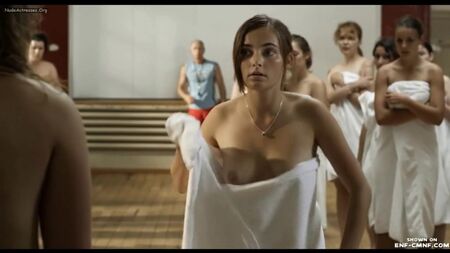 ENF-CMNF-OON: vídeo de desnudez forzada – juego con toallas