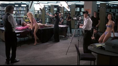 Amanda Swisten, Sung Hi Lee Sexy - La chica de al lado (2004) 1080p