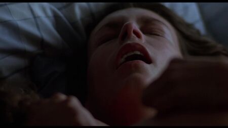 Jamie Lee Curtis desnuda - Blue Steel (1990)