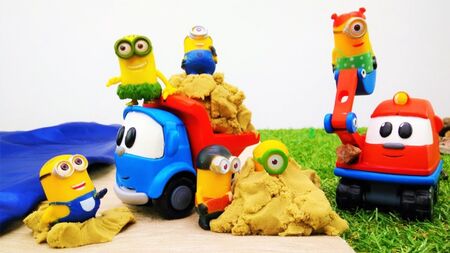 El camioncito de Lev y un vídeo sobre #cochecitos: ¡Lev y sus amigos construyen una playa para los MINIONS! El cochecito de Lev
