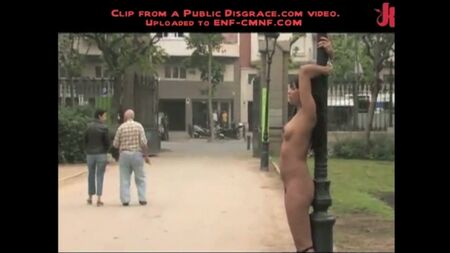 CMNF, OON, exhibicionismo forzado / desnudez forzada en público