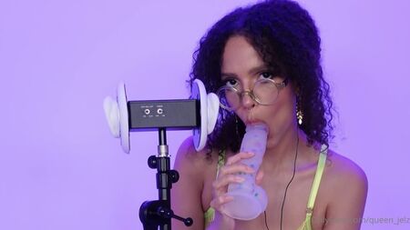 Jelzy ASMR, también conocida como Queen Jelz - JOI con consolador (OnlyFans)