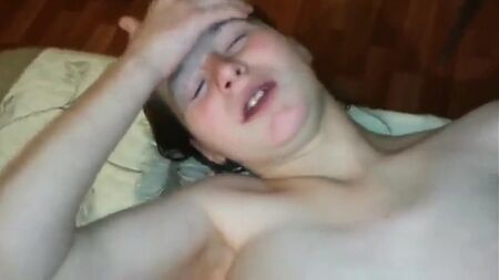 Se follan por el culo a una niñera rusa embarazada y comentan cómo le ha ido el día (porno anal, mamada, niñera, tetas maduras, porno anal, embarazada)