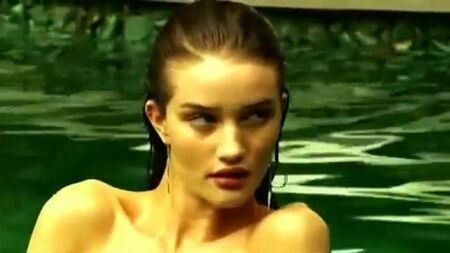 Rosie Huntington-Whiteley: recopilación de fotos sensuales desnuda
