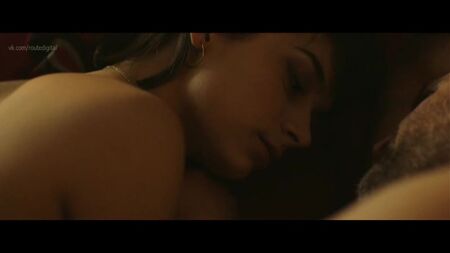 Sophie Desmarais, Marie Fugain desnudas (cubiertas) - Gurov y Anna (2014) HD 720p Ver / Софи Демаре, Мари Фуген - Гуров и Анна