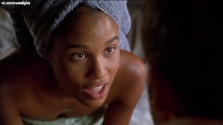 Joy Bryant, Ali Larter, Roxana Zal desnudas - Trío (2004) 1080p Ver online