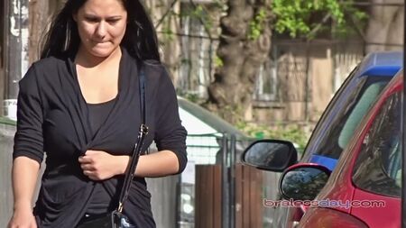 Tetas grandes sin sujetador 2. Fotos espontáneas en la calle
