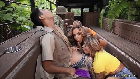 Richelle Ryan, Mellanie Monroe y Lolly Dames: una guía turística cachonda; tetas grandes, mamada, a lo perrito, misionero