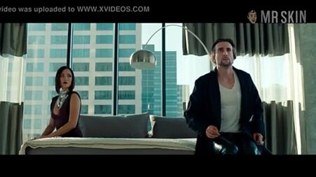 Escena de desnudo de Elizabeth Olsen - XVIDEOS.COM.mp4