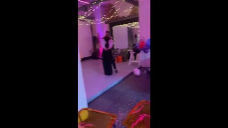 Yulik y Dasha Kaplan bailan en la boda