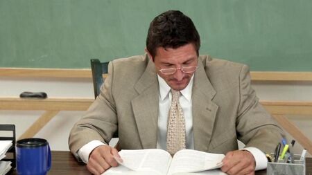 El alumno chupó al maestro para una buena calificación