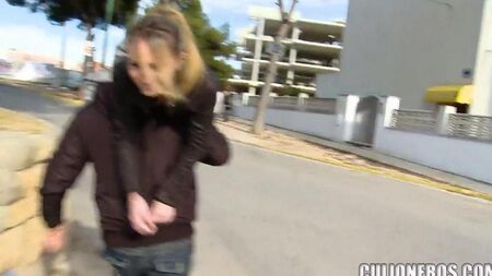Joder en la calle con una niña