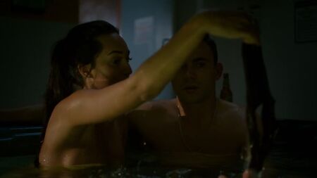 Scarlet Vas, Lisa McCune desnuda - The Warriors, temporada 1, episodio 4 (2017) HD 1080p Ver online