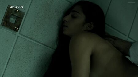Alba Flores desnuda - Vis A Vis, temporada 2, episodio 5 (2016)