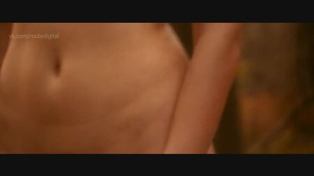 Lily Cole desnuda - Orion (2015) HD 720p Ver online