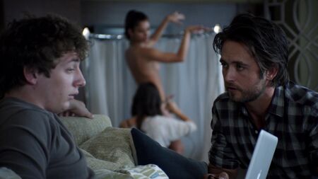 Stephanie Fantauzzi desnuda - Shameless, temporada 2, episodios 9-11 (2012) HD 1080p