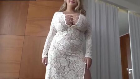 Rubia sexy con tetas grandes