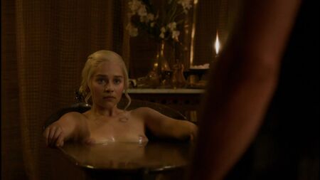Emilia Clarke desnuda - Emilia Clarke Nude - 2010 Juego de Tronos - 2018 Juego de Tronos - Temporada 3 (estrellas famosas desnudas)