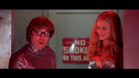 Las tetas de Heather Graham - Austin Powers: El espía que me tiró (1999) 1080p