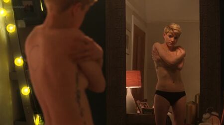 Mae Martin, Charlotte Ritchie desnudas – Feel Good, temporada 1, episodios 1-5 (2020) HD 1080p Ver / Mae Martin, Charlotte Ritchie – How Good