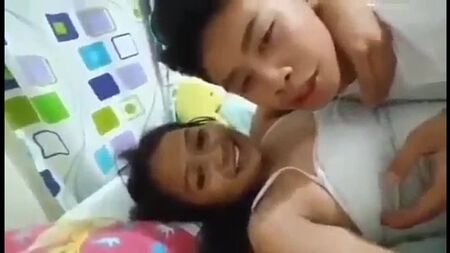 PORNO INDONESIO: ESTÁN SALIENDO, PERO SE LA METE