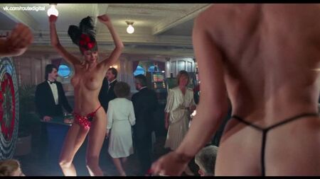 Mitzi Kapture, Laura Albert, Bella Donna, Barbara Hammond, Julie K. Smith, Roxanna Hernández desnudas - Angel III (1988) HD 1080p