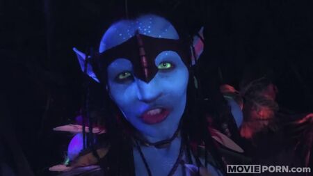 [MoviePorn] Zoe Saldana — Porndora [Avatar, 2009] [POV, Sexo sin límites, Uniforme