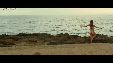 Nathalie Hart, Coleen García desnuda – Sin Island (2018) HD 720p Ver online / Natalie Hart, Coleen García – Island of Sin