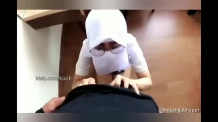 Vídeo porno indonesio de chicas con hiyab en el instituto - XNXX.COM.mp4